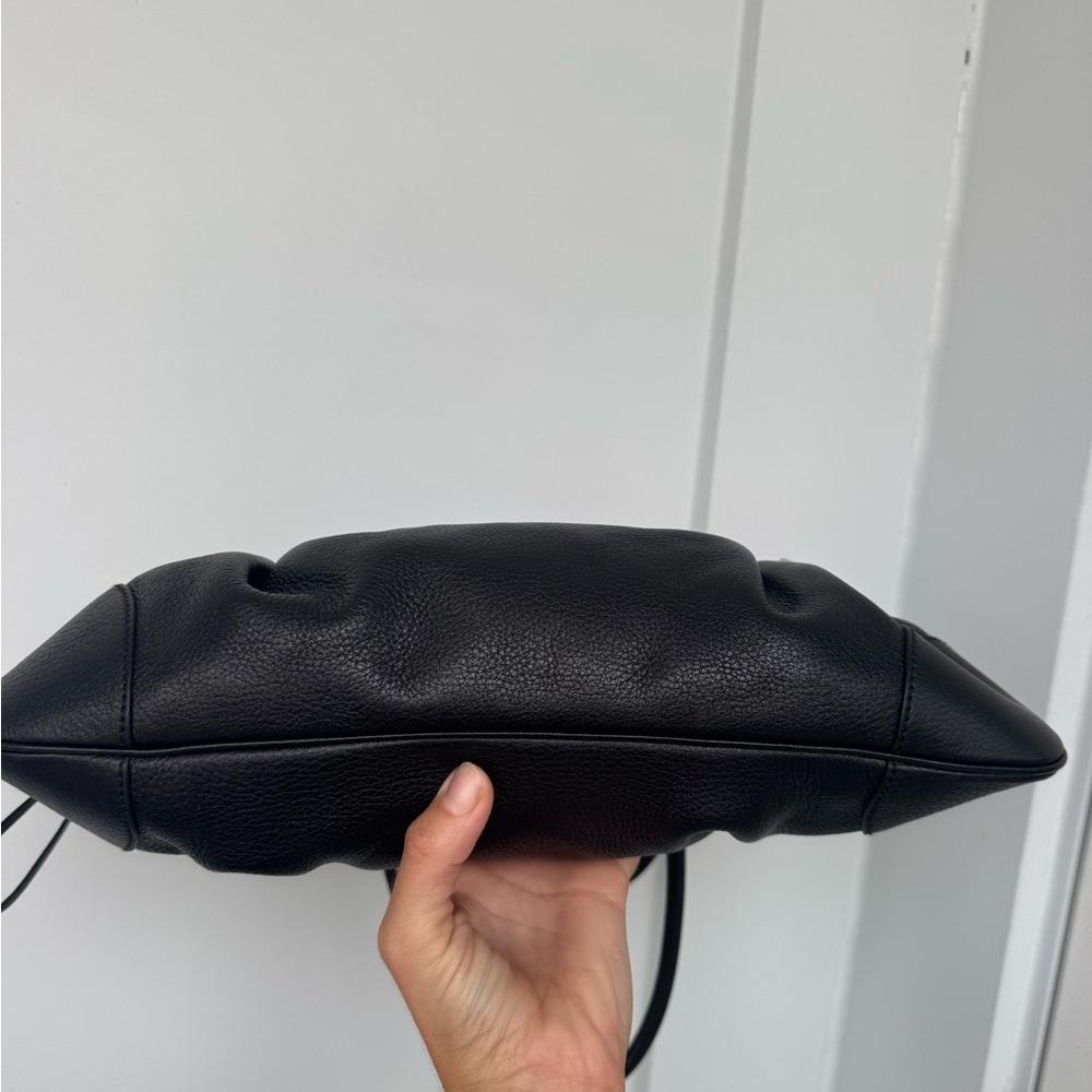 Salvatore Ferragamo Black Leather Shoulder Bag Gancini Hardware Made in Italy - Picture 6 of 13